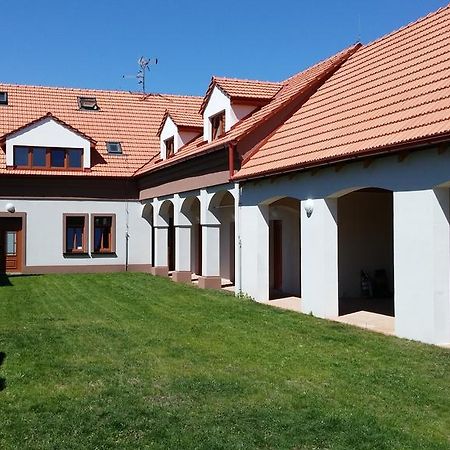 Penzion Dolni Dunajovice Ngoại thất bức ảnh