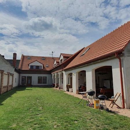 Penzion Dolni Dunajovice Ngoại thất bức ảnh