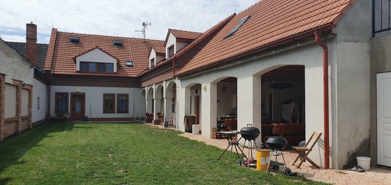 Penzion Dolni Dunajovice Ngoại thất bức ảnh